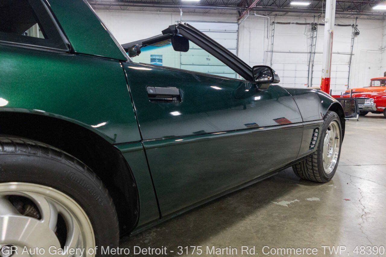 Used 1995 Chevrolet Corvette Coupe RWD image 24