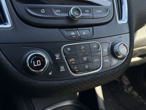 Used 2020 Chevrolet Malibu LT FWD image 35