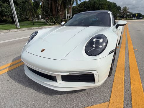 Used 2022 Porsche 911 Carrera image 11