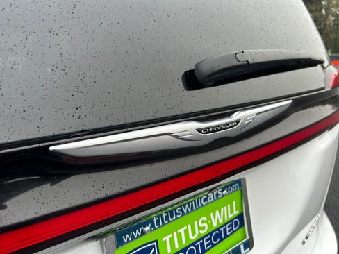 Used 2024 Chrysler Pacifica Limited FWD image 32
