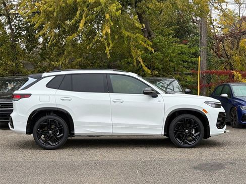 New 2026 Volkswagen Tiguan SE R-Line image 9