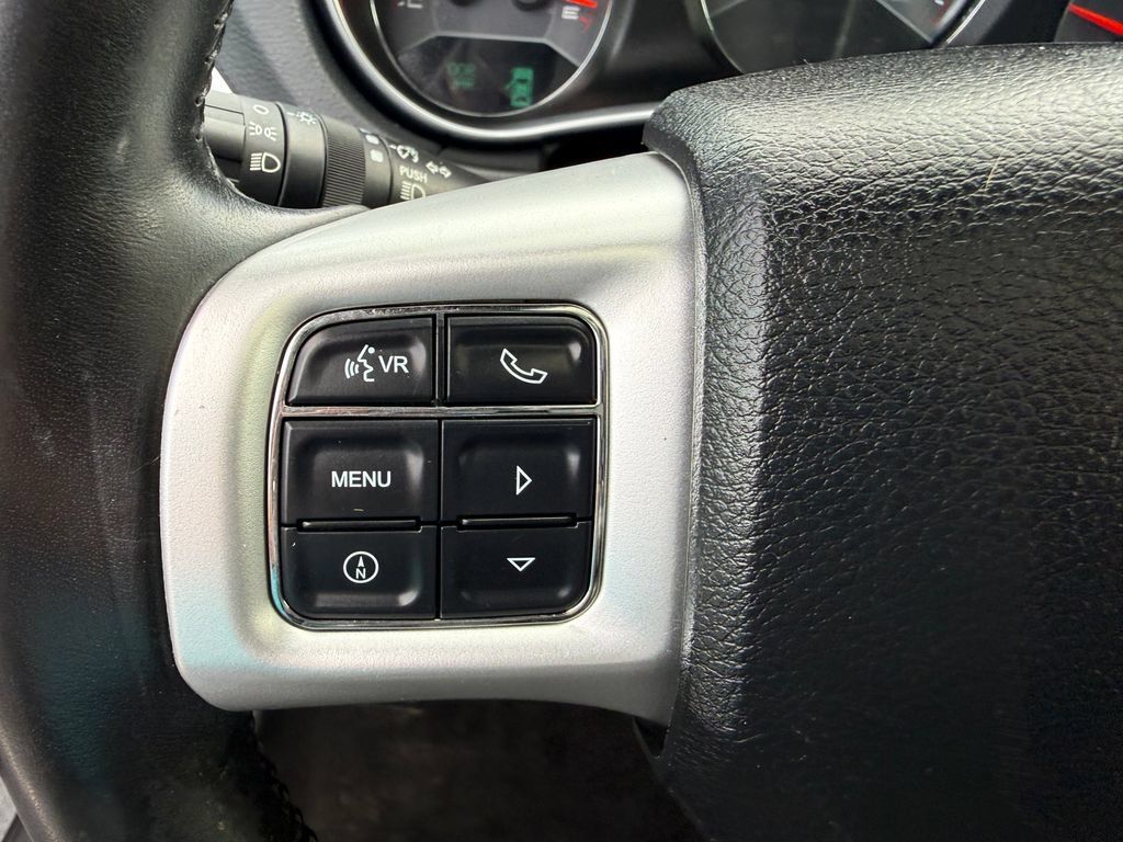 Used 2012 Dodge Avenger SXT FWD image 24