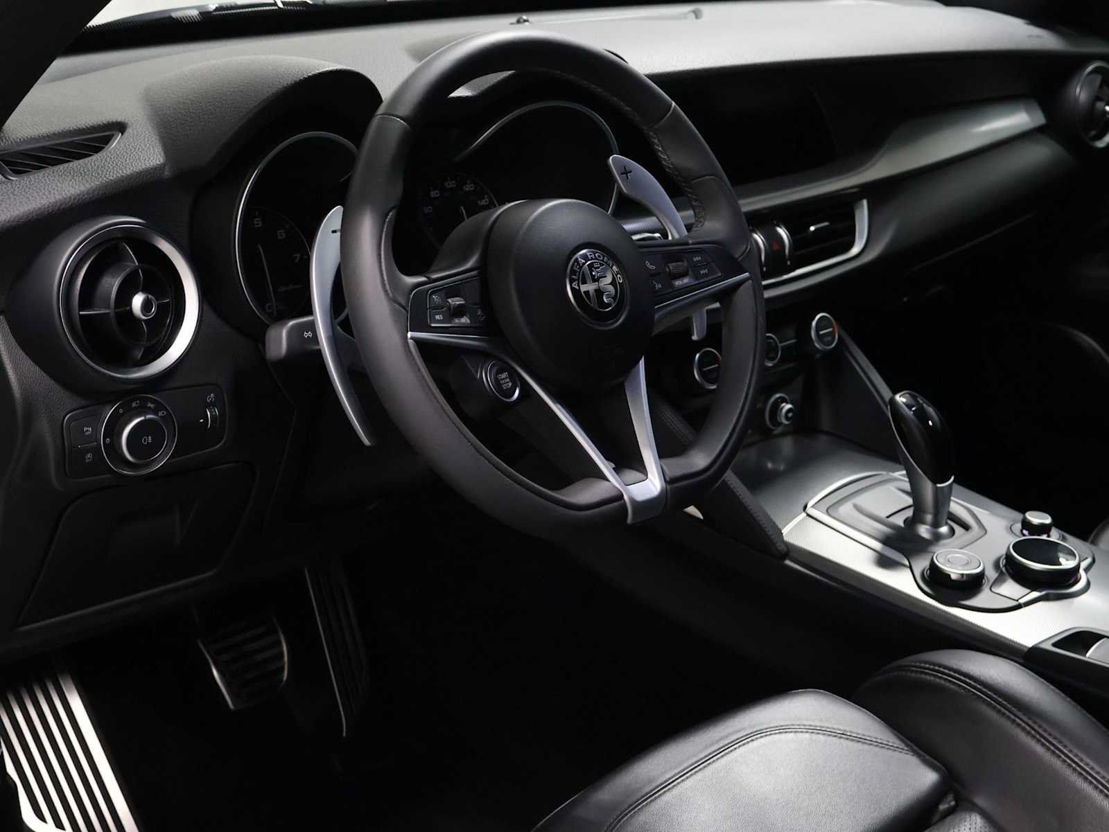 Used 2018 Alfa Romeo Stelvio Ti Sport AWD/4WD image 4
