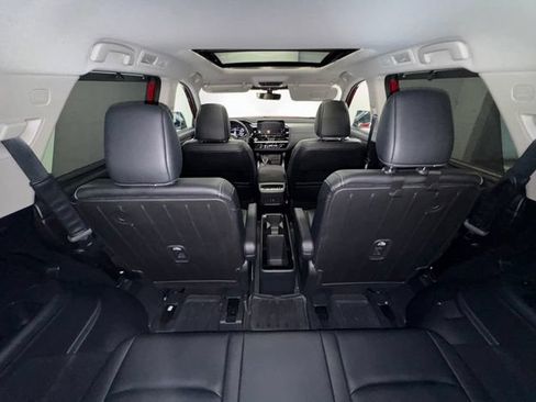 Used 2024 Nissan Pathfinder SL w/ SL Premium Package AWD/4WD image 10