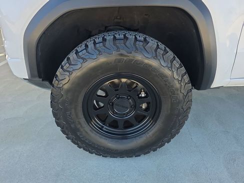 Used 2023 GMC Canyon AT4 w/ LPO, Sports Bar Package image 34