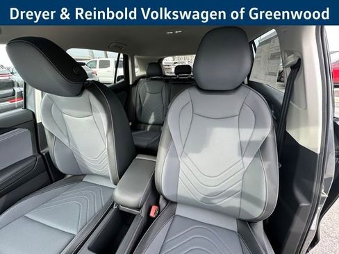 New 2026 Volkswagen Tiguan SE image 25