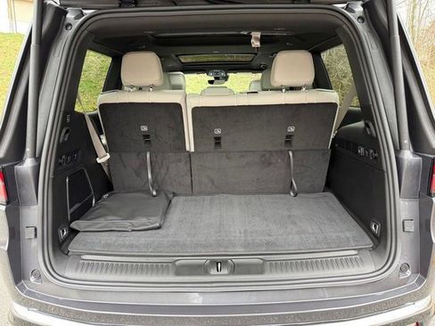 Used 2025 Jeep Wagoneer 4WD w/ Premium Group I image 18