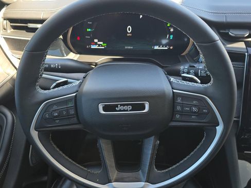 Used 2022 Jeep Grand Cherokee Limited 4xe image 8