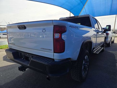 Used 2021 Chevrolet Silverado 2500 Custom w/ Custom Value Package image 4