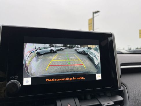 Used 2025 Toyota RAV4 XLE image 18