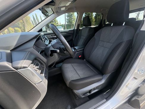 Used 2025 Nissan Rogue SV AWD/4WD image 38