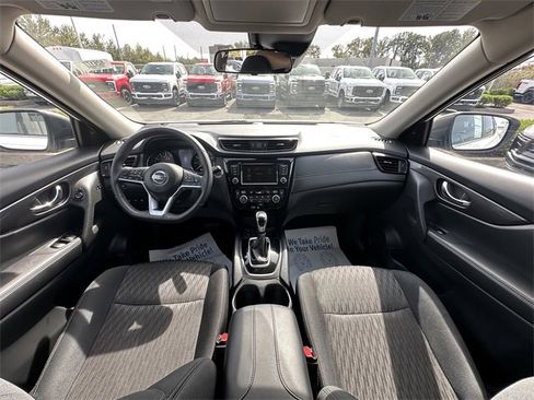 Used 2019 Nissan Rogue SV w/ Premium Package image 3