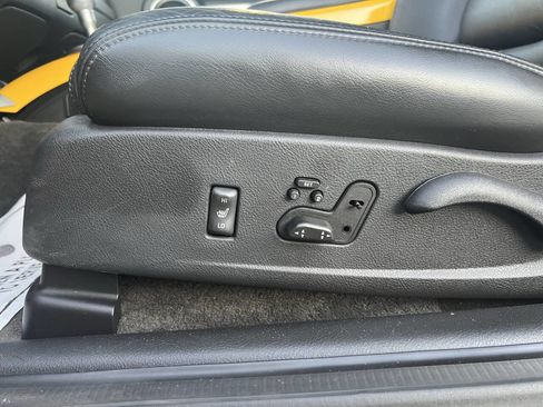 Used 2004 Chevrolet SSR w/ Preferred Equipment Group image 38