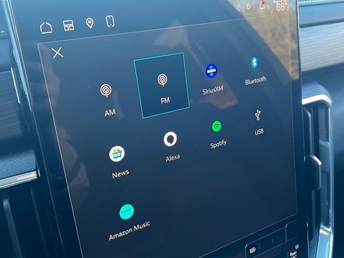 Used 2025 GMC Acadia Elevation image 31
