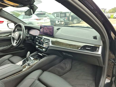 Used 2021 BMW 530i xDrive w/ Premium Package AWD/4WD image 22