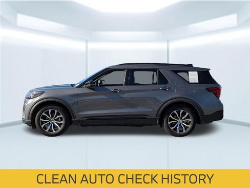 Used 2026 Ford Explorer ST-Line w/ Premium Package RWD image 2