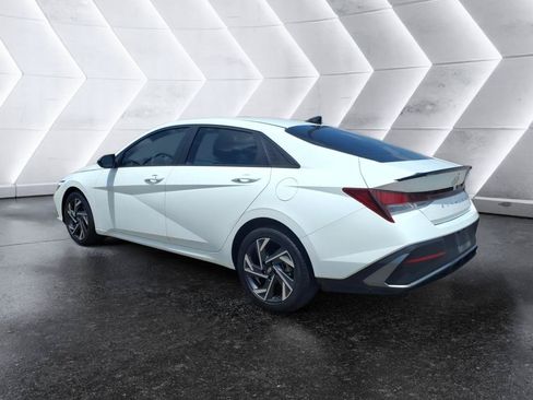 Used 2025 Hyundai Elantra Sport FWD image 3