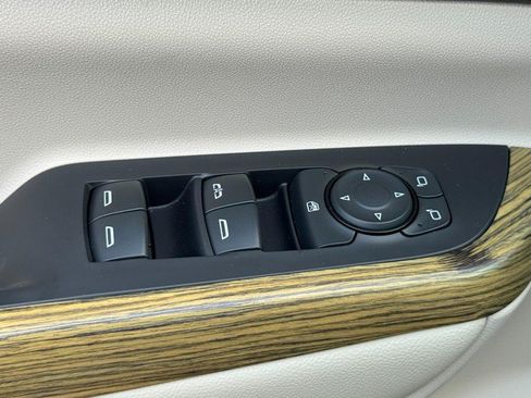 Used 2017 GMC Acadia Denali w/ Technology Package AWD/4WD image 24