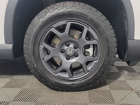 Certified 2025 Honda Pilot TrailSport image 4