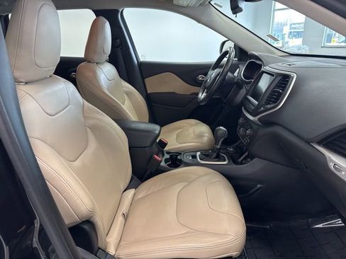 Used 2015 Jeep Cherokee Latitude w/ Cold Weather Group image 21