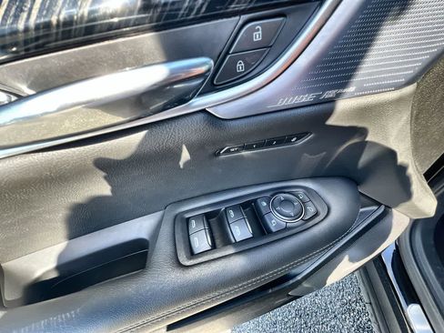 Used 2025 Cadillac XT6 Premium Luxury image 24