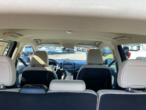 Used 2020 Ford Edge SEL w/ Convenience Package image 24