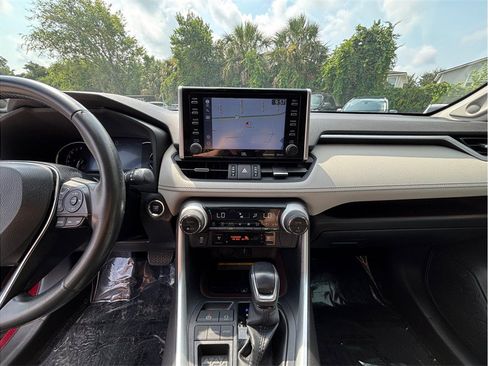 Used 2020 Toyota RAV4 Limited FWD image 11