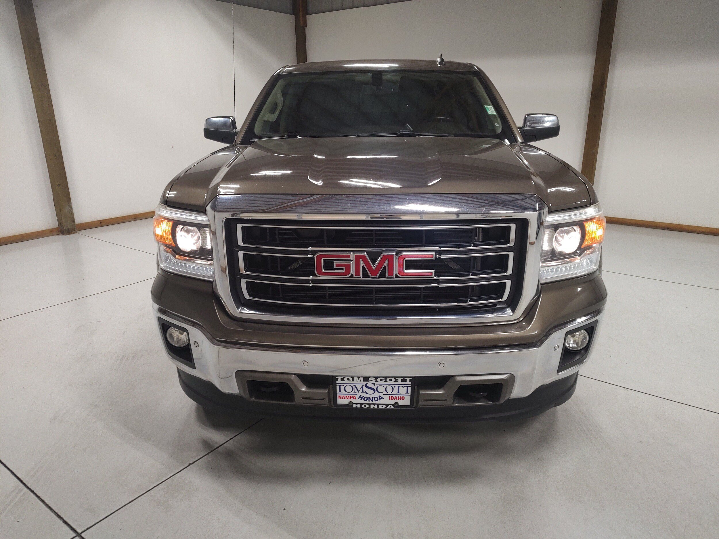 Used 2014 GMC Sierra 1500 SLT w/ SLT Crew Cab Value Package AWD/4WD image 3