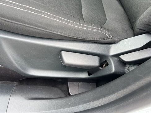 Used 2025 Ford Escape Active AWD/4WD image 18