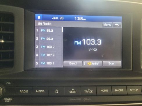 Used 2020 Hyundai Elantra SEL FWD image 25