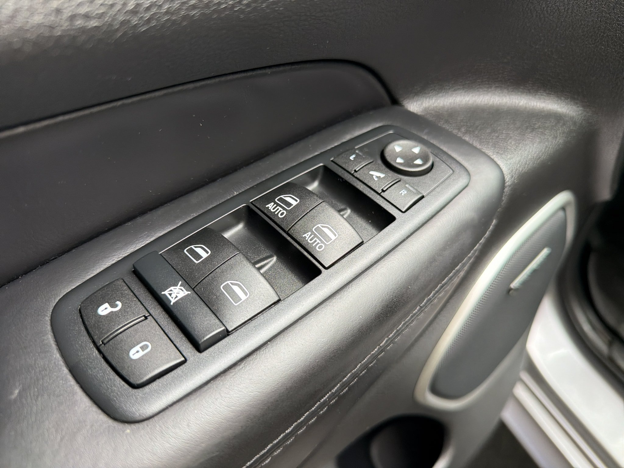 Used 2016 Jeep Grand Cherokee High Altitude AWD/4WD image 17