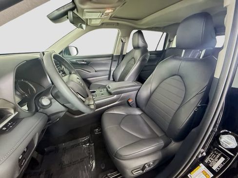 Certified 2025 Toyota Highlander XLE FWD image 22