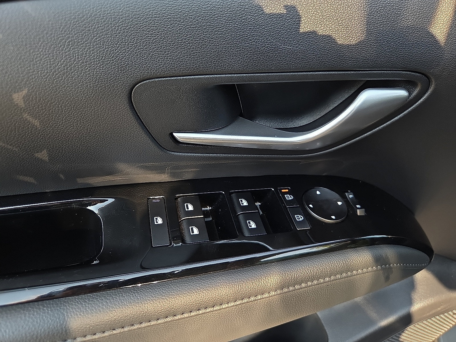 Used 2025 Hyundai Tucson Limited FWD image 12
