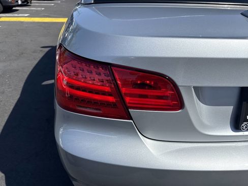 Used 2011 BMW 328i Convertible image 32