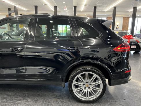 Used 2018 Porsche Cayenne Platinum Edition image 24