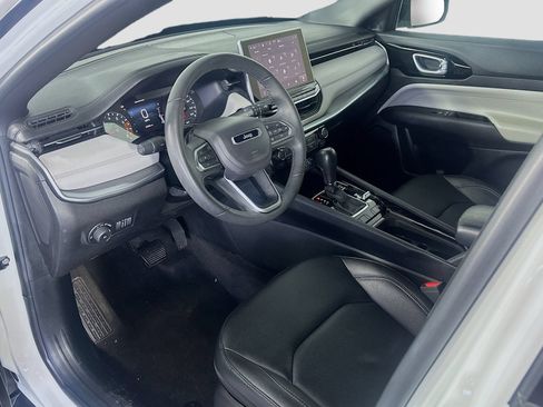 Used 2025 Jeep Compass Limited AWD/4WD image 9