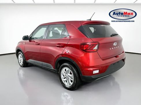 Used 2024 Hyundai Venue SE FWD image 5