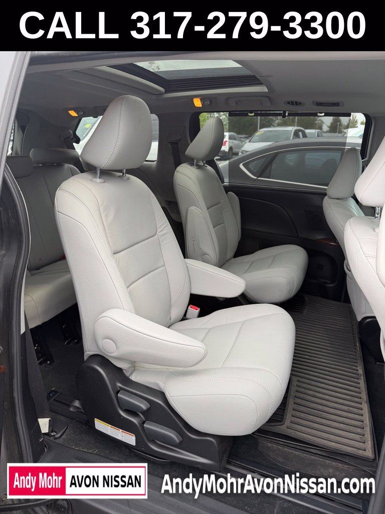 Used 2017 Toyota Sienna Limited AWD/4WD image 9