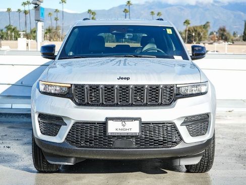 New 2025 Jeep Grand Cherokee Altitude image 3