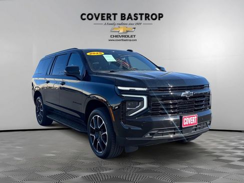Used 2025 Chevrolet Suburban RST w/ Comfort Package image 6
