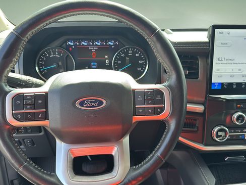 Used 2024 Ford Expedition XLT AWD/4WD image 14