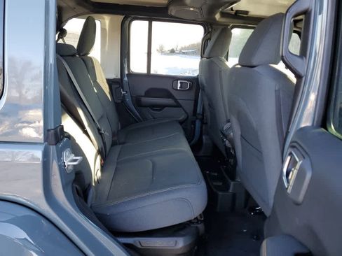 Used 2025 Jeep Wrangler Sahara image 22