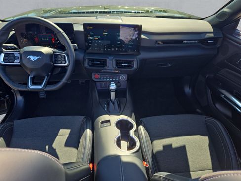 Used 2025 Ford Mustang Convertible RWD image 9