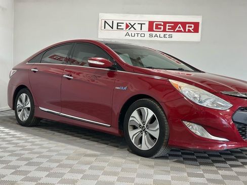 Used 2015 Hyundai Sonata Limited w/ Option Group 02 FWD image 2