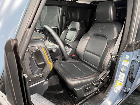 Used 2024 Ford Bronco Badlands image 3