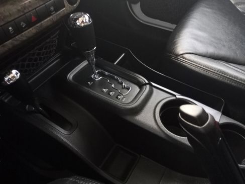 Used 2017 Jeep Wrangler Unlimited Sahara image 27