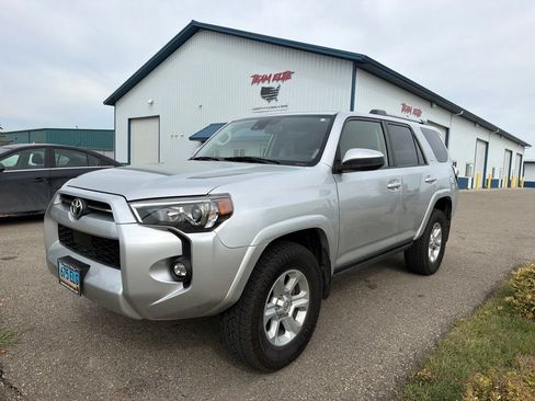 Used 2021 Toyota 4Runner SR5 AWD/4WD image 9