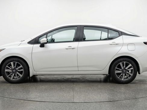 Used 2025 Nissan Versa SV image 5