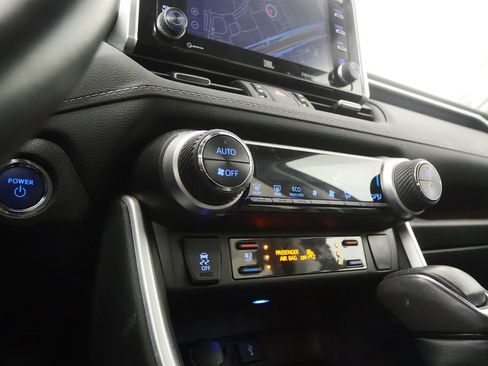 Used 2021 Toyota RAV4 Limited image 18