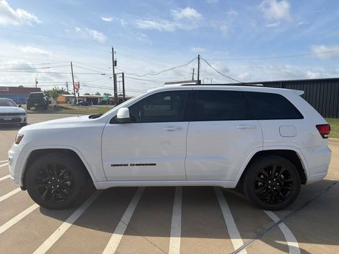 Used 2021 Jeep Grand Cherokee Laredo X RWD image 9